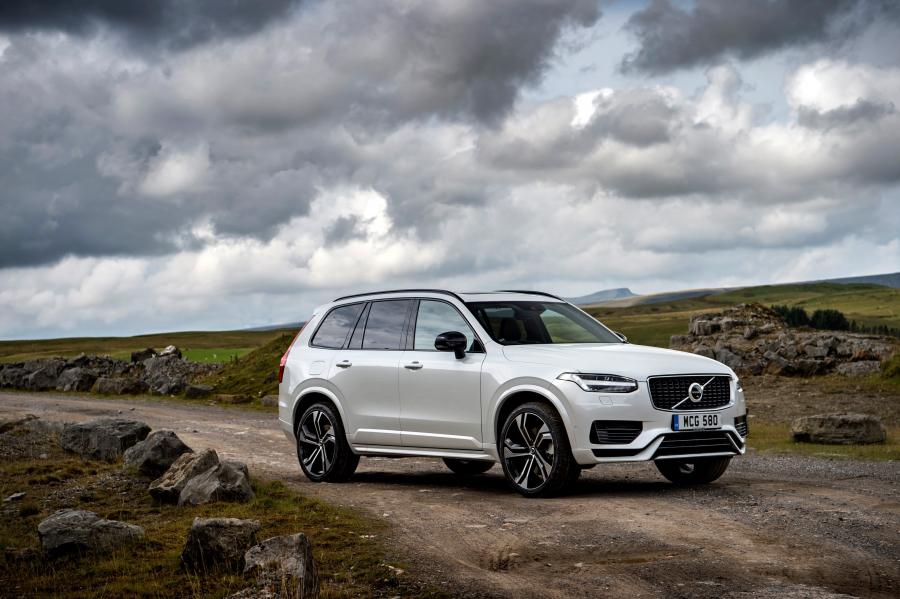  Volvo XC90 T8 Twin Engine R-Design 2019 года  (UK) (фото 9 из 40)